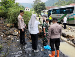 Kapolres Sumedang Cek Lokasi Tanah Longsor Di Jalur Wado-Malangbong