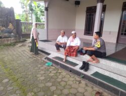 Personil Polsek Cikijing Memberikan Bantuan Peralatan Shalat Dalam Rangka Memakmurkan Tempat Ibadah