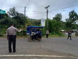 Laksanakan Pengaturan Lalu Lintas, Tugas Polsek Malausma Berikan Pelayanan Terhadap Masyarakat