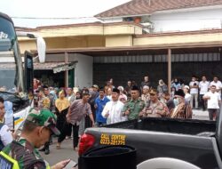 Pastikan Keberangkatan Calon Jama’ah Haji Aman, Polsek Cikijing Lakukan Pengamanan Dan Pengawalan.