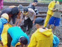 Tiduran di Perlintasan KA Jakpus, Pria Tuna Wisma Tewas Tertabrak Kereta