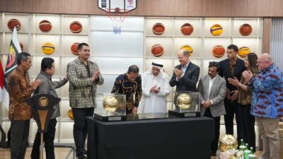 Menpora Dito Dampingi Presiden Jokowi Resmikan Kantor FIBA di Jakarta